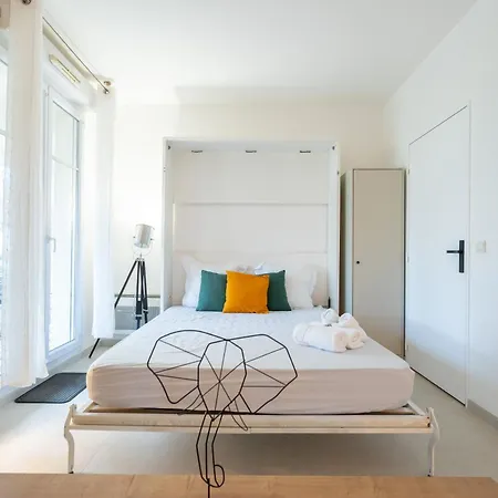 Apartment Confortable : & Shopping